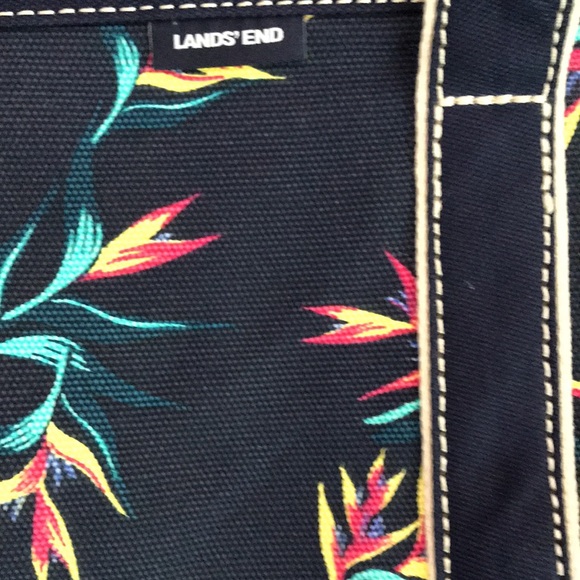 Lands’ End Long-Handle Large Zip-Top Black Tropical Floral Canvas Shoulder Bag - Picture 3 of 5